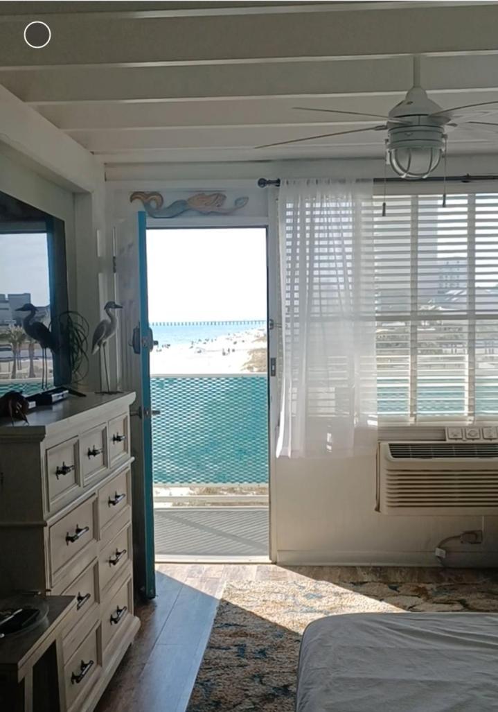 Couples Getaway, Honeymoon Sweet, Perfectly Cozy Front With Kitchen, Pool, Free Parking,check-in At Door Panama City Beach